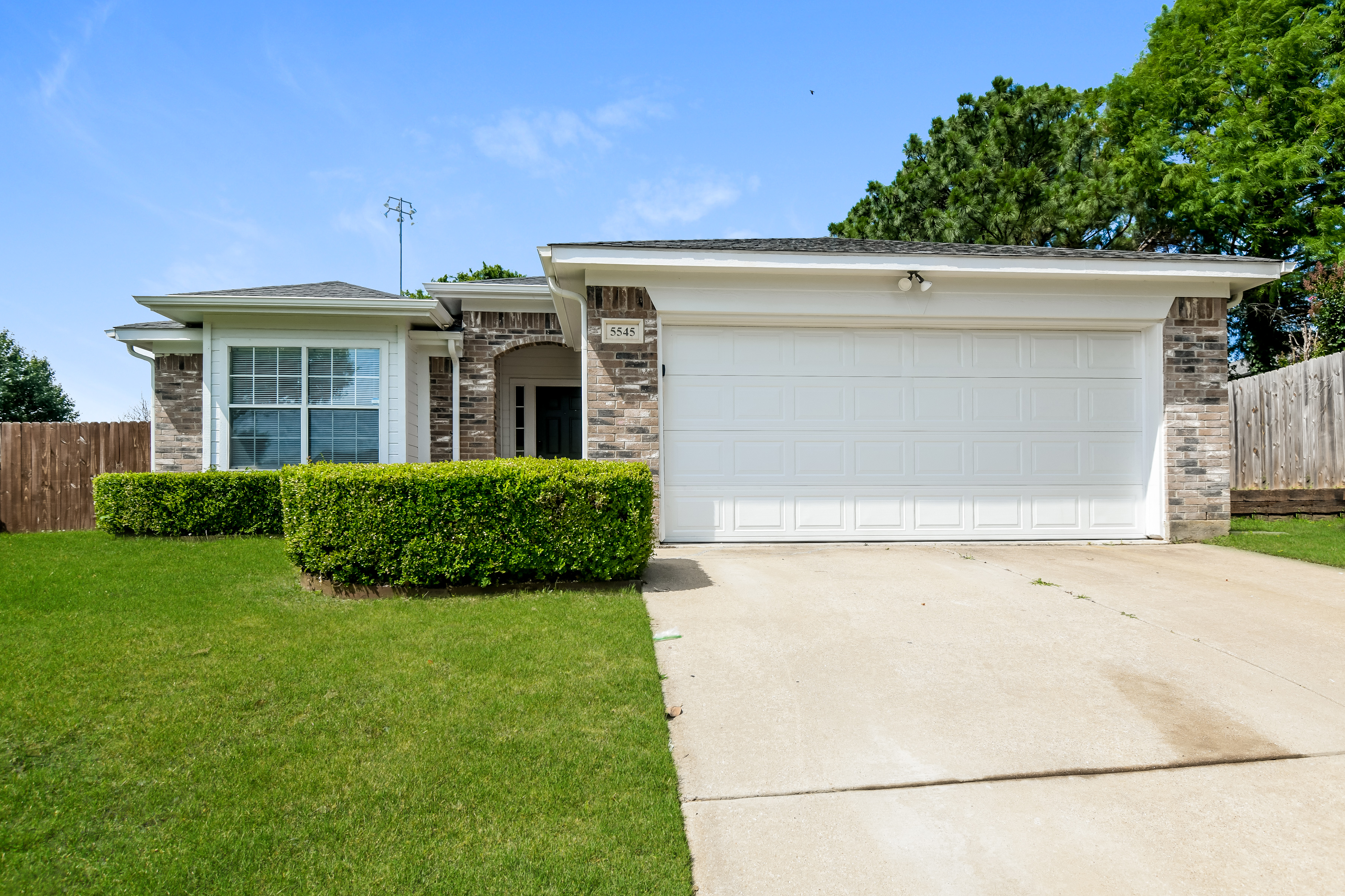 5545 Alta Verde Cir Arlington, TX 76017